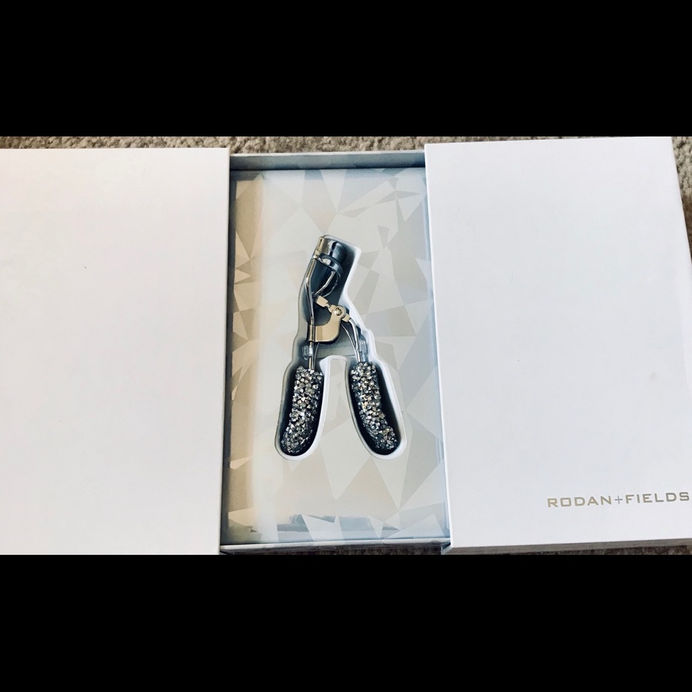 New RODAN & FIELDS EYELASH CURLER